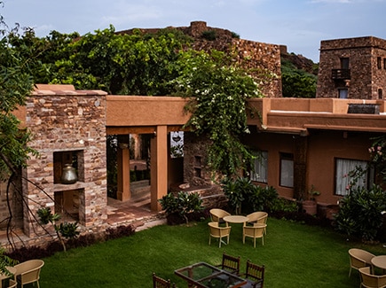 Hampis Boulders & Wada1 Aihole Tour