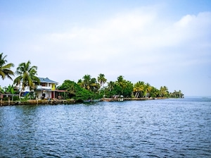 Munnar Thekkady Alleppey Tour