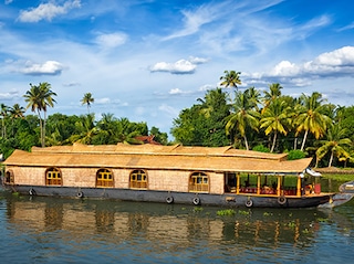 Honeymoon Special Alleppey Kumarakom Munnar Cochin Tour