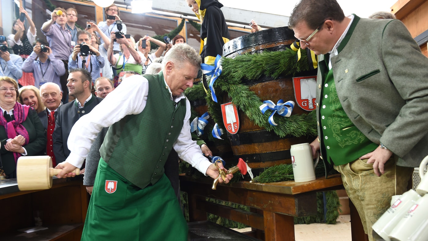 Oktoberfest: The Biggest Folk Festival in the World - A Toast to Beer ...