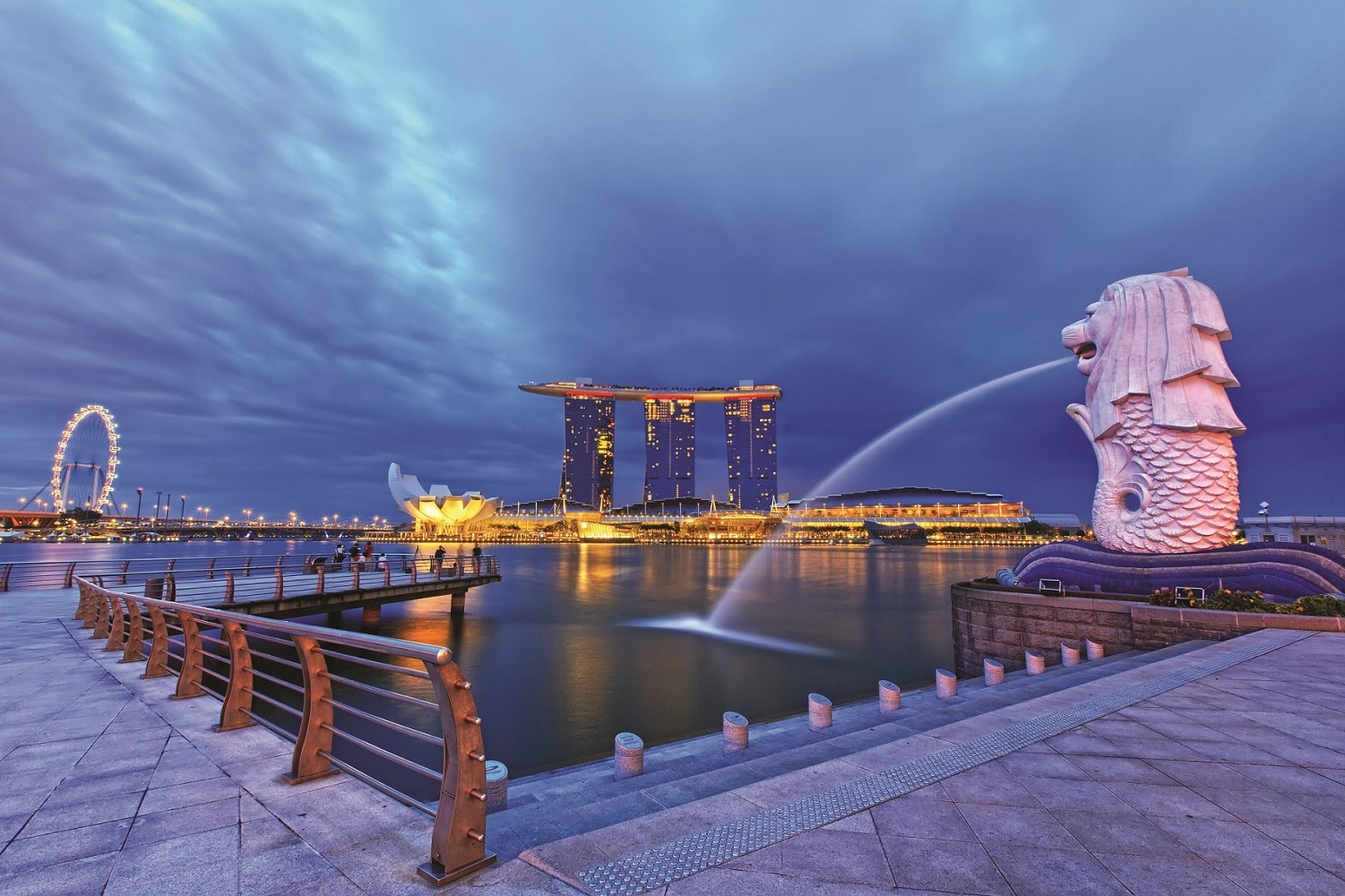 Merlion Statue With Marina Bay Sands And Singapore Flyer Singapore