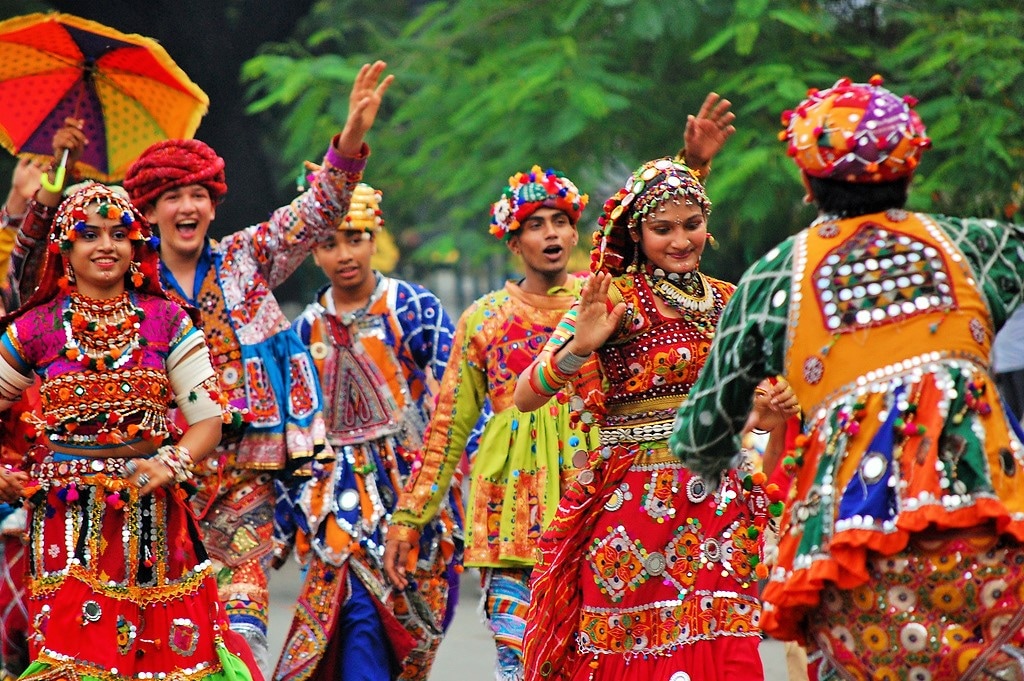 Plan Your Trip for Gujarat Navratri Occasion - Dance to the tunes of Garba & Dandiya!