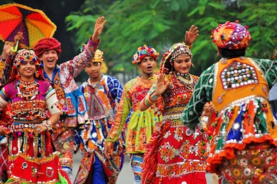 Plan Your Trip for Gujarat Navratri Occasion - Dance to the tunes of Garba & Dandiya!