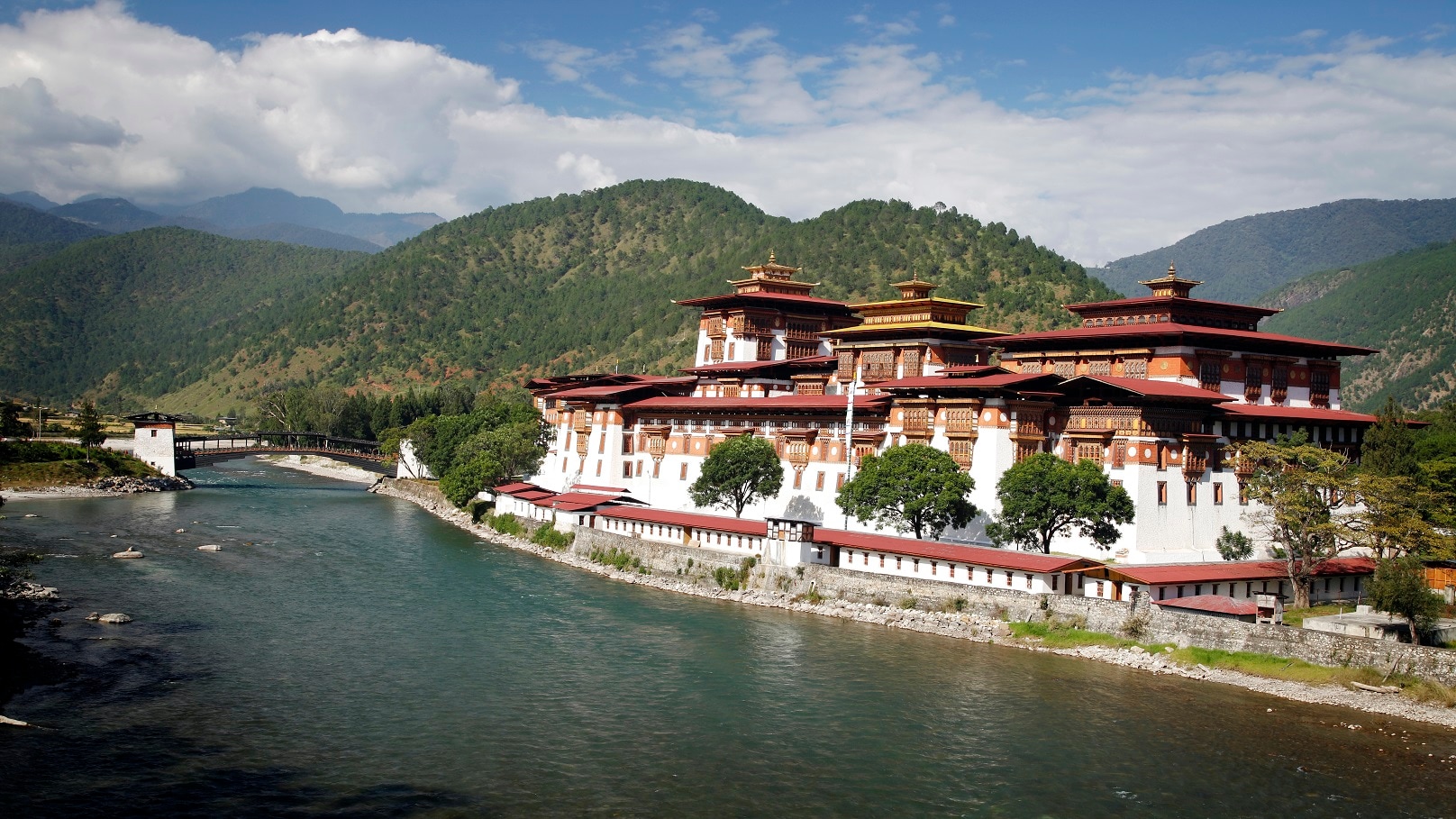 Visit The Palace of Great Happiness Pungtang Dewa Chhenbi Phodrang