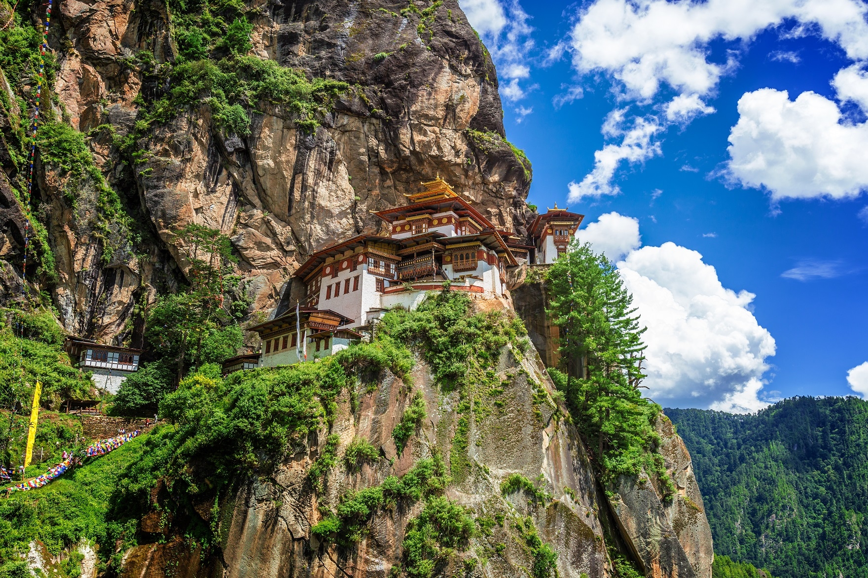 A Wonderful Hike to Tiger’s Nest Monastery A Wonderful Hike to Tiger’s Nest Monastery