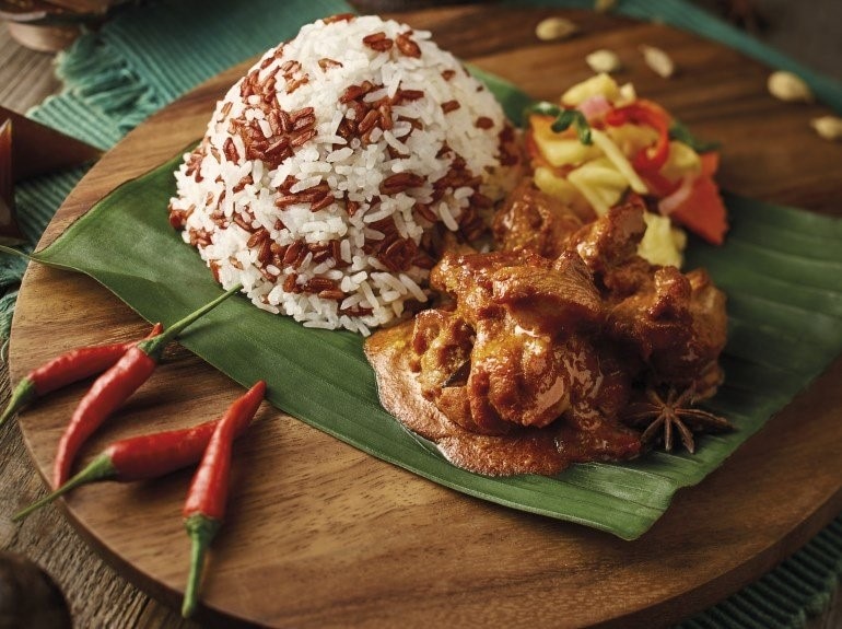 Nasi Ayam Pak Mal 10 Dishes That Make Malaysia a Foodie Heaven | Veena World