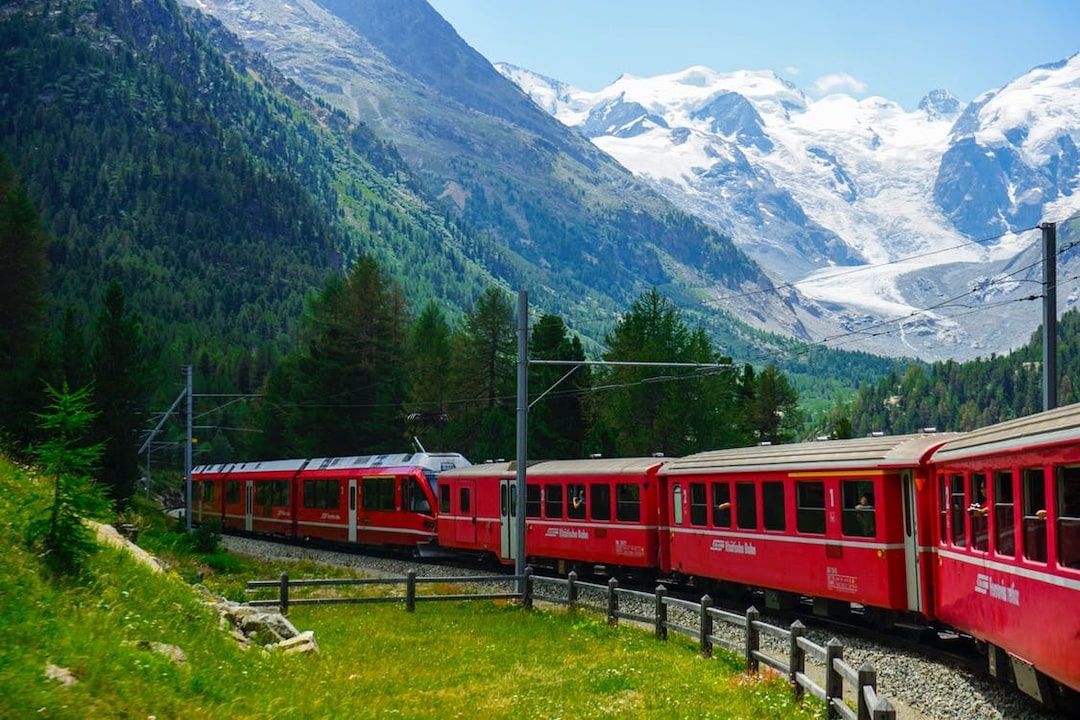 9 Most Beautiful Train Journeys in the World | Veena World