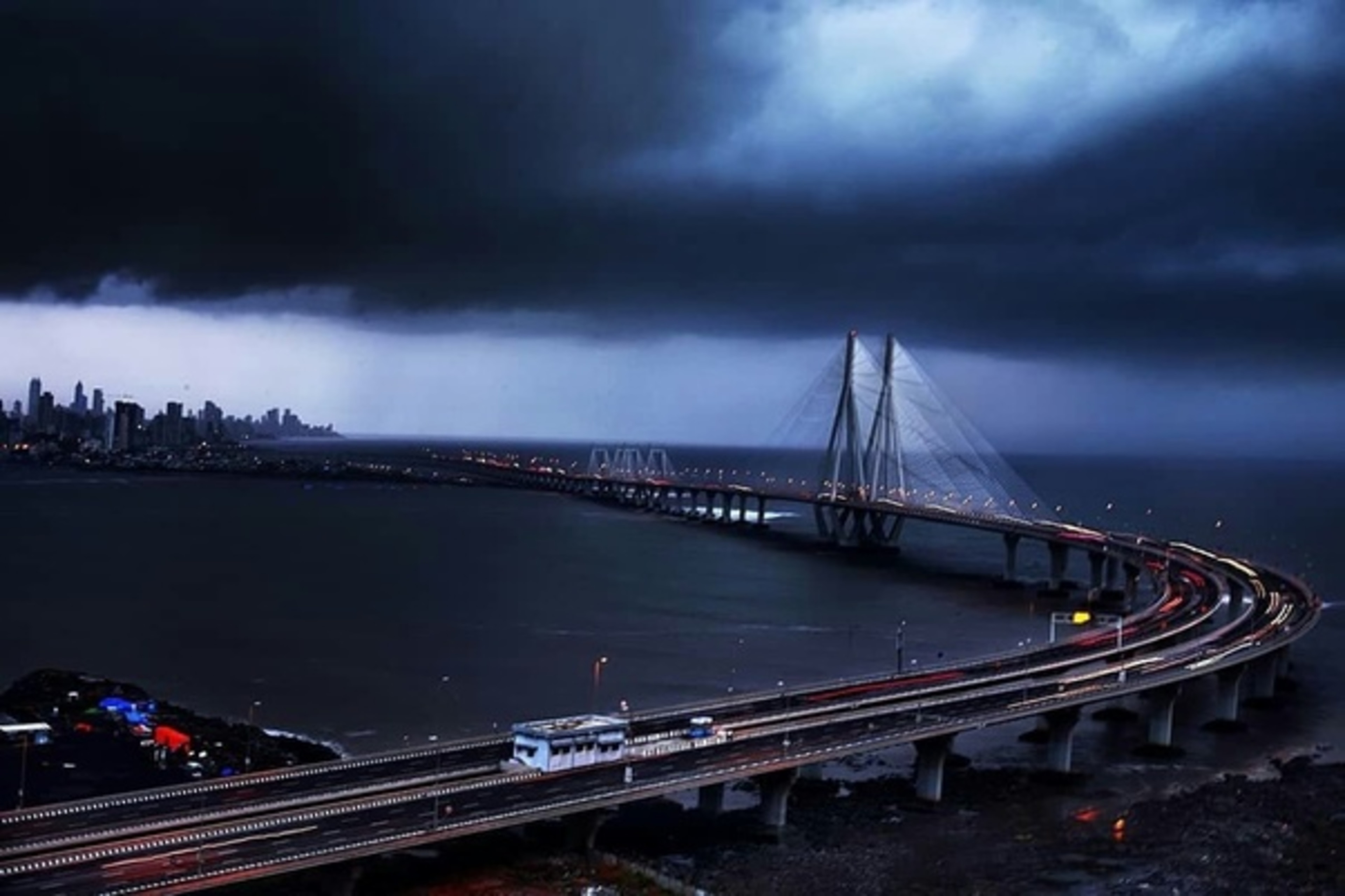Monsoon Special How Mumbaikars Celebrate Life during Monsoon? Veena