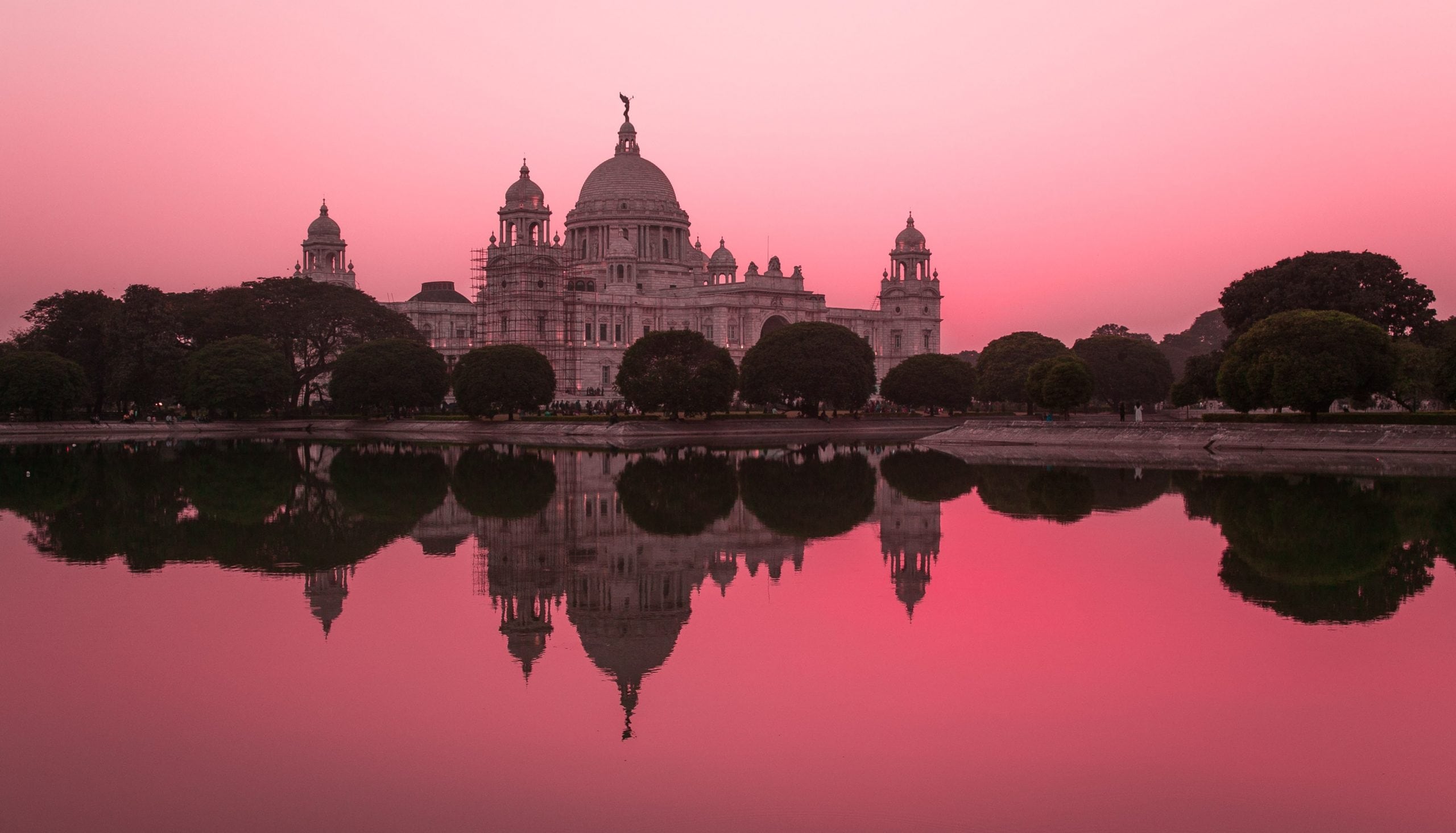 This most famous building in Kolkata is situated on the bank of Hooghly River. Dedicated to the memory of the then Empress of India and now a museum and tourist destination under the auspices of the Ministry of Culture, the monument shares the same name with an iconic and the oldest railway station in India, which is located in Mumbai. 