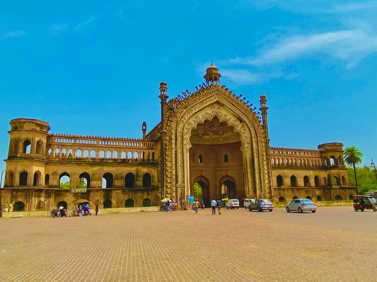 10 Best Places to Visit Near Lucknow