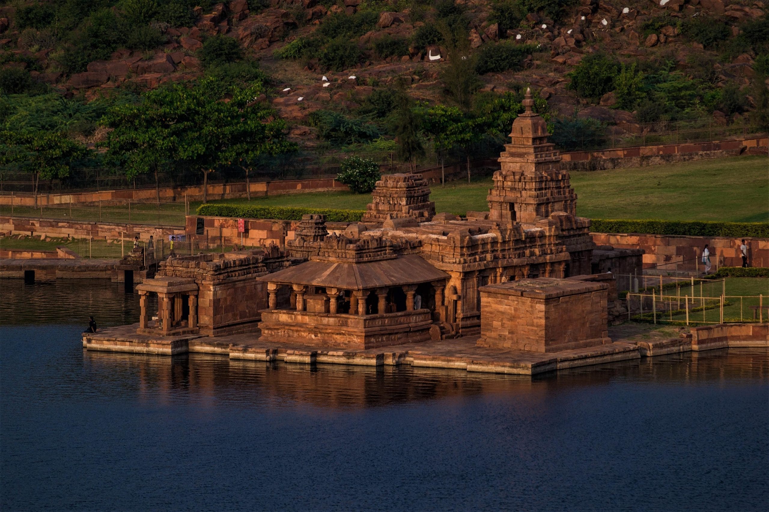 places to visit near hampi and badami
