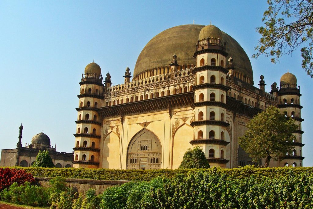 Bijapur Gol Gumbaz: A Travel Guide to Largest Dome Structure of India ...