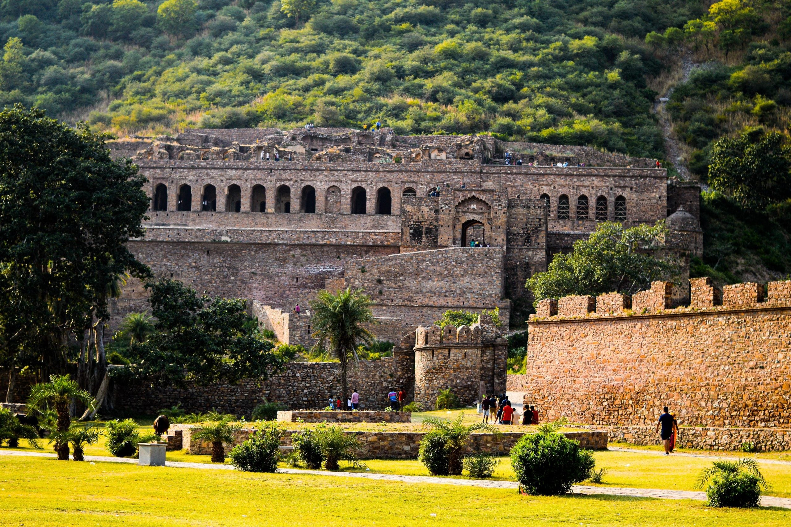 What Makes the Bhangarh Fort of Rajasthan the Most Haunted Place of India? | Veena World