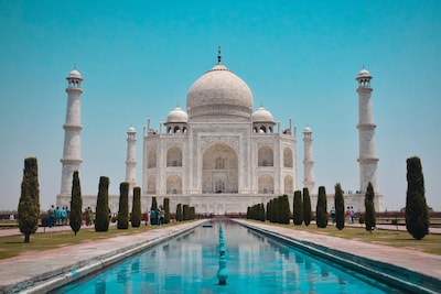 The four colours of the Taj Mahal