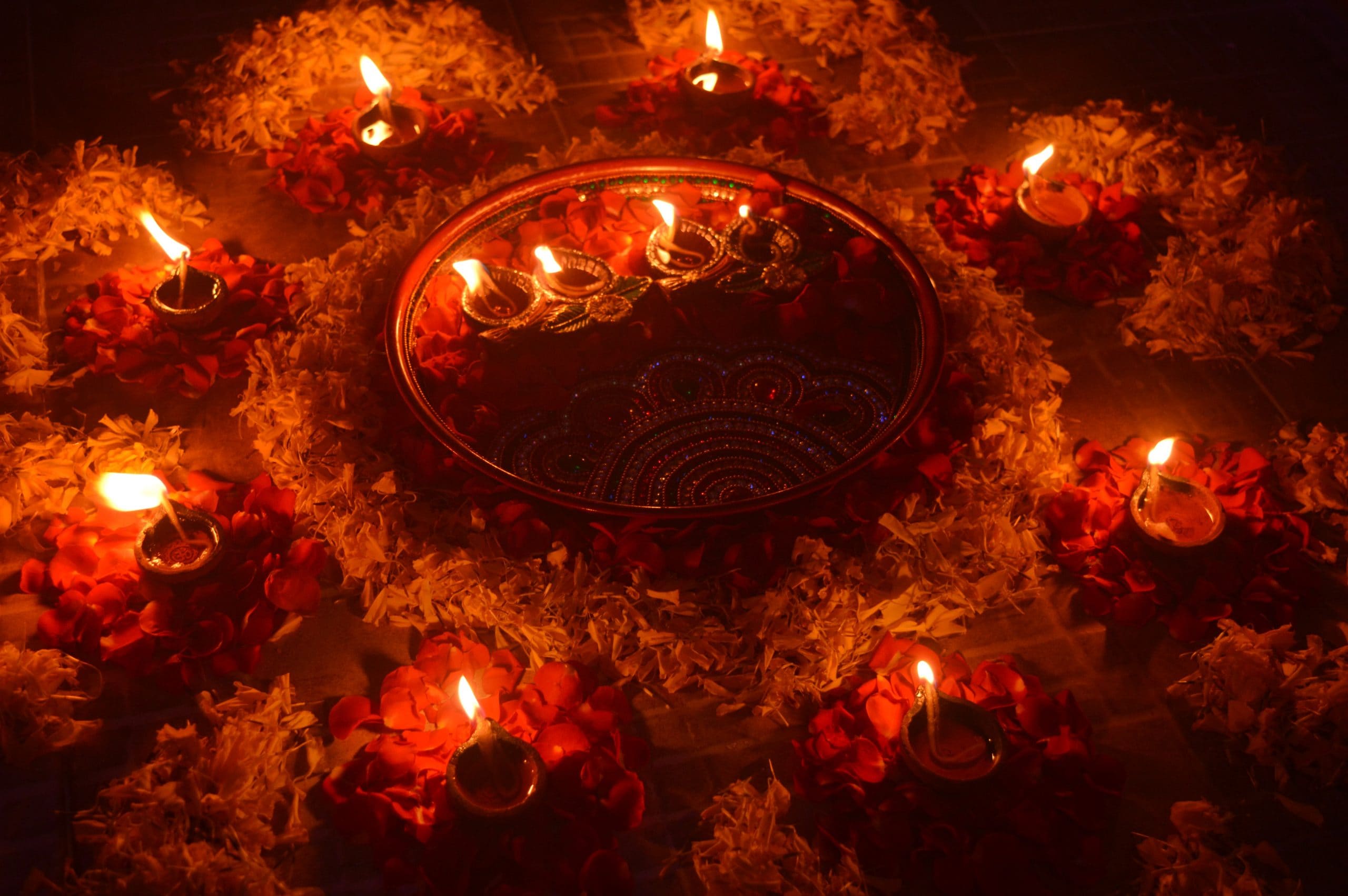 How long does the Diwali festival last?
