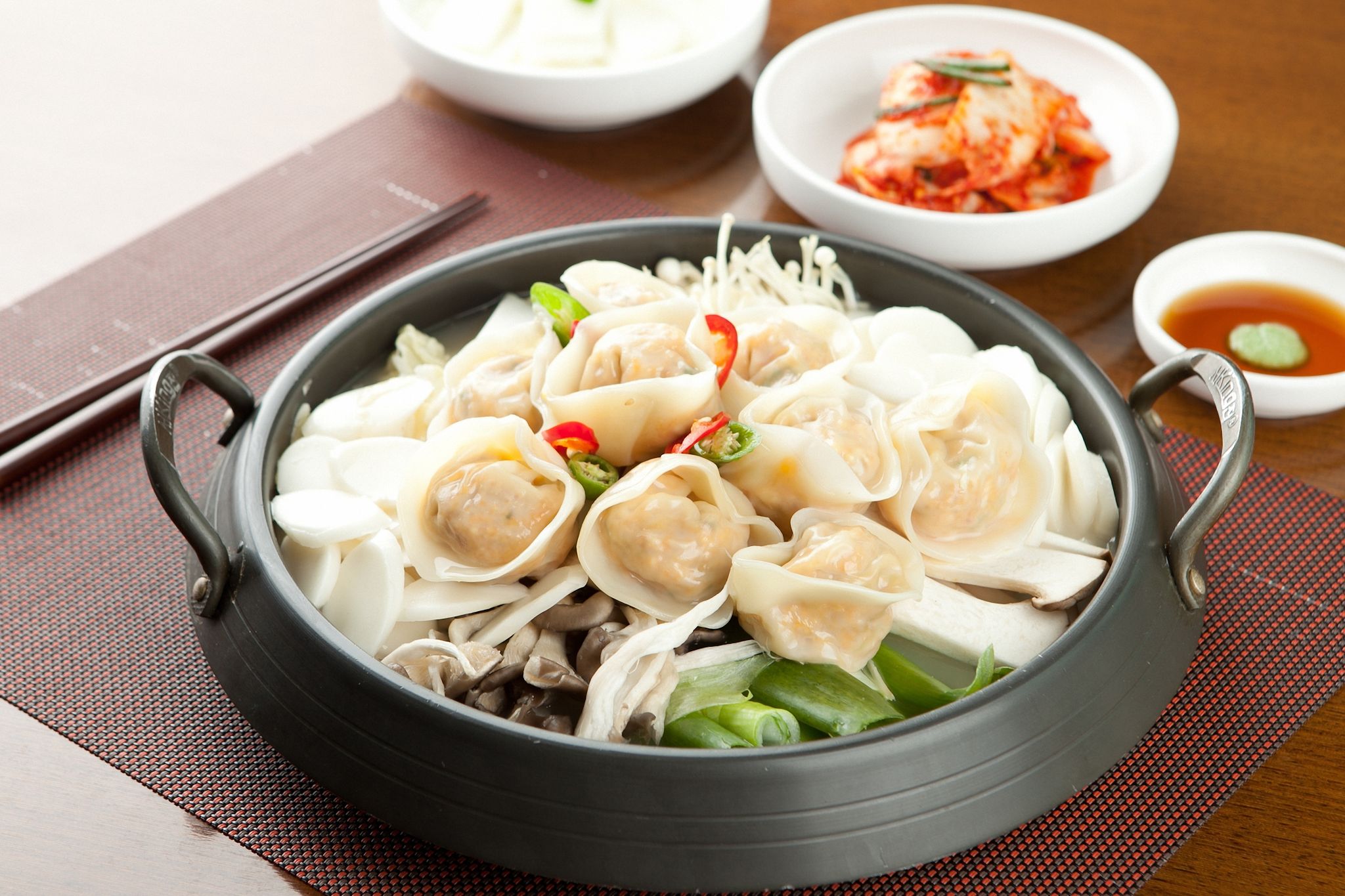 What are the ingredients in mandu – the dumplings?