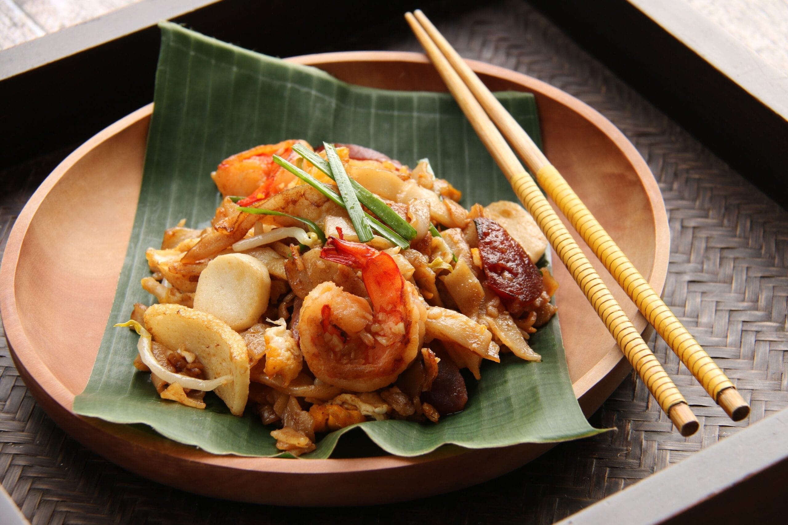 The best way to have this dish is to stir fried with plenty of dark soy sauce, cockles, fishcake, prawns and eggs. What is this dish called?