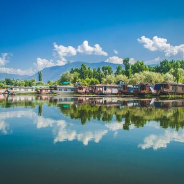 How to Make Your Autumn Vacation in Kashmir Memorable A Guide