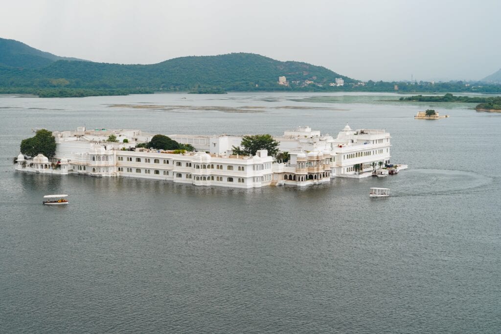 best rooftop cafes in Udaipur