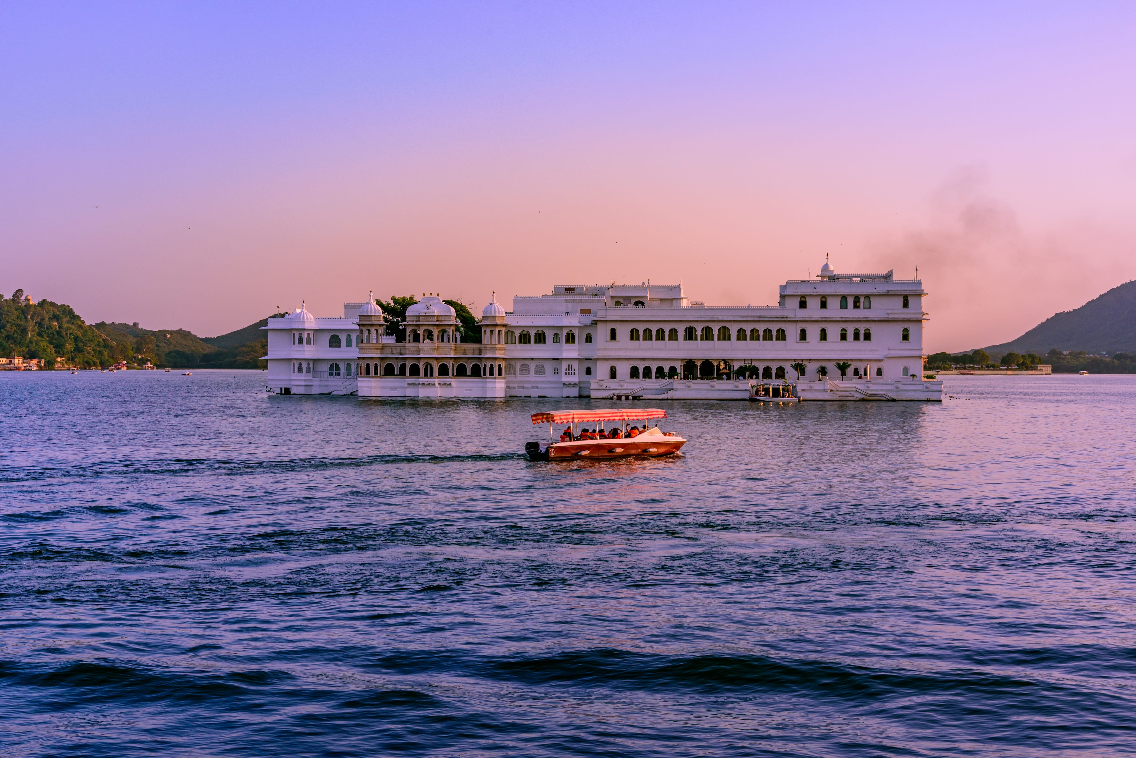 6 Most Breathtaking Lake View Hotels in Udaipur | Veena World