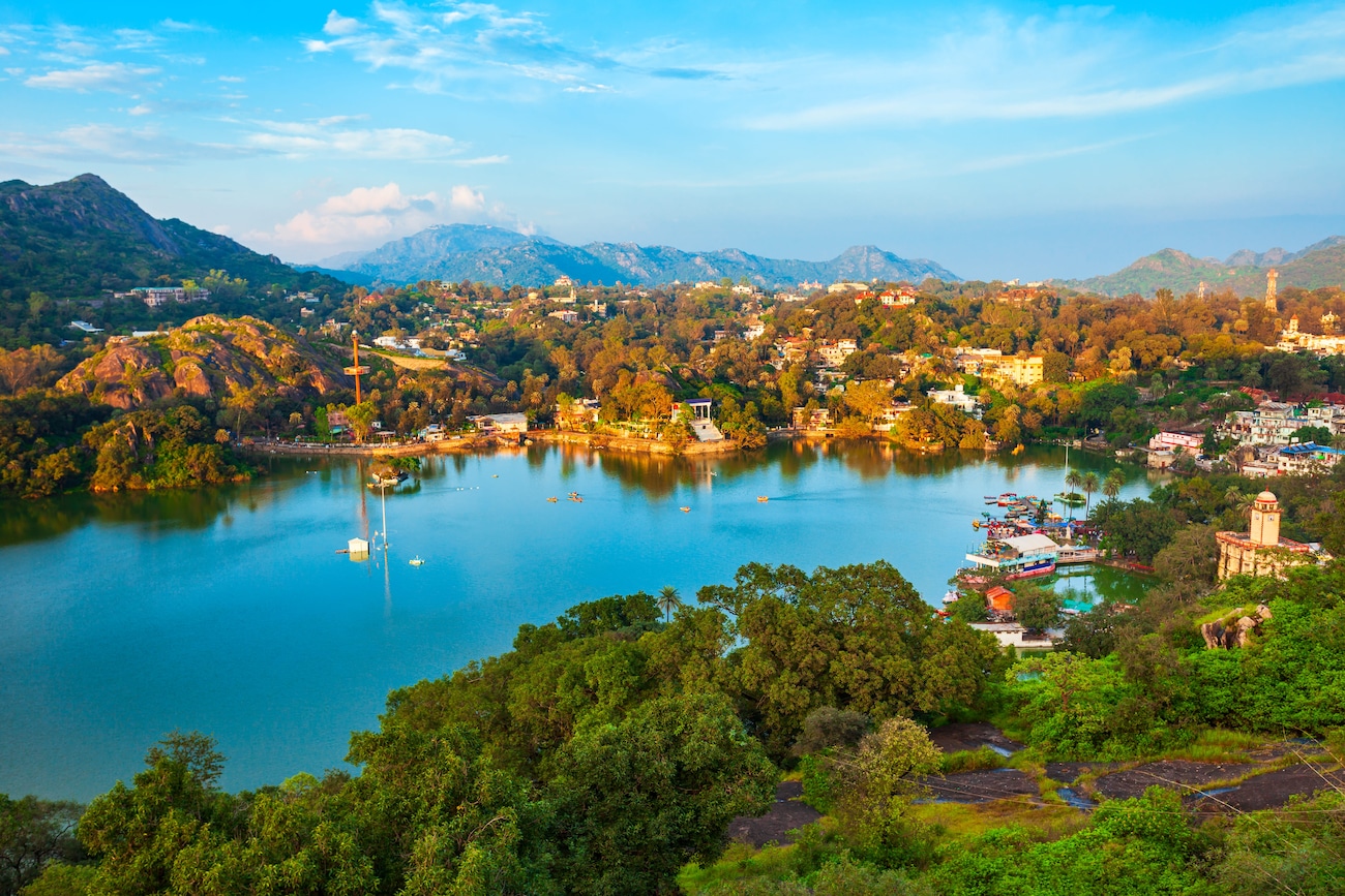 8 Hotels & Resorts In Mount Abu Near Nakki Lake to Add to Your Bucket List