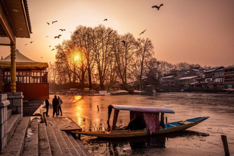 Best Time to Visit Kashmir, the Valley of Adventure and Beauty Veena