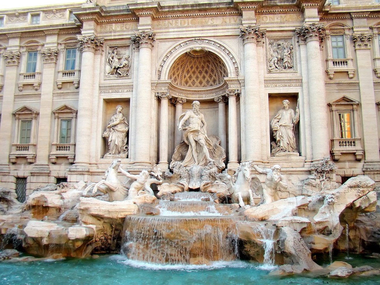 3000 Euros found in a fountain, every day!