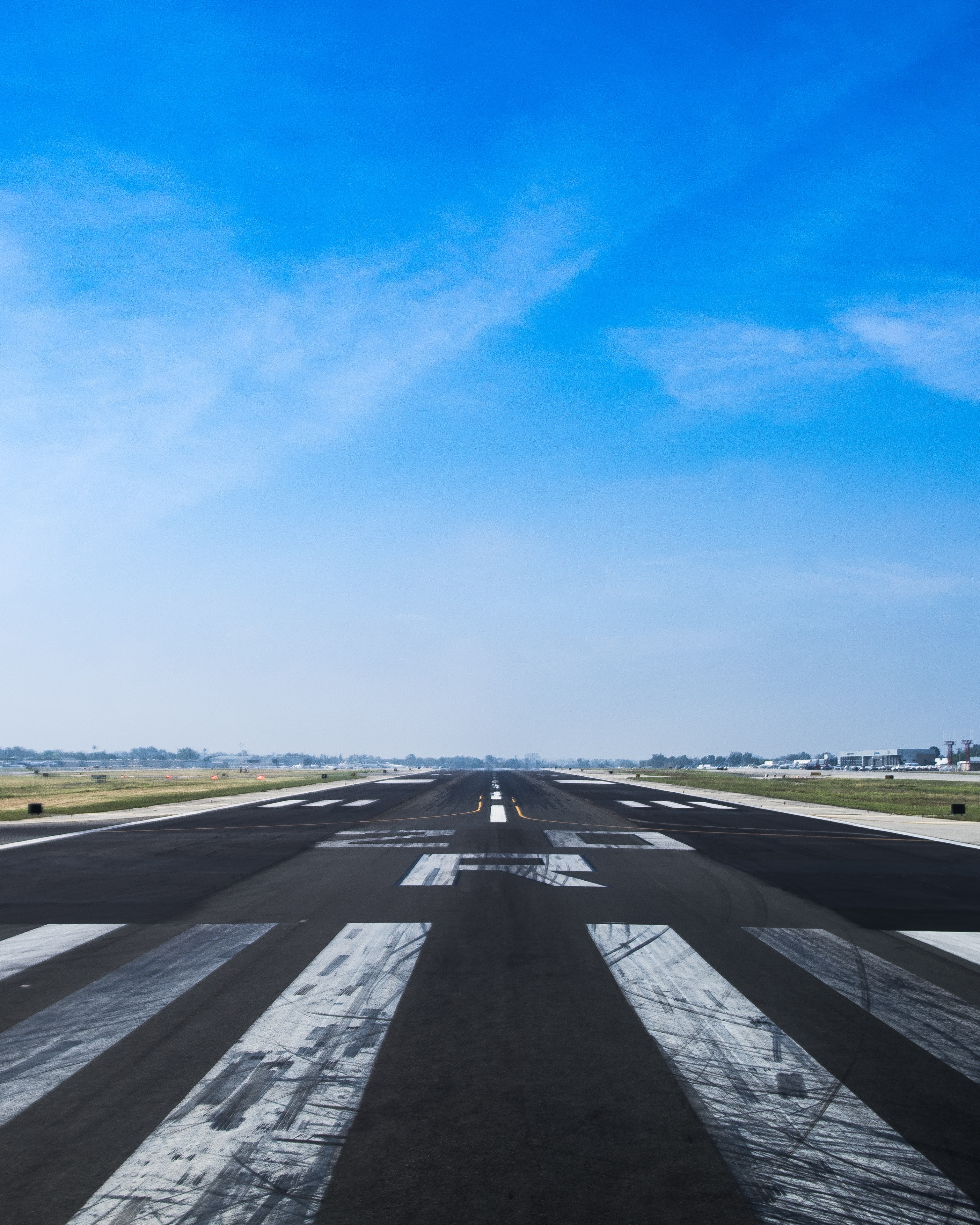 Why does Mumbai airport have a crisscross runway?