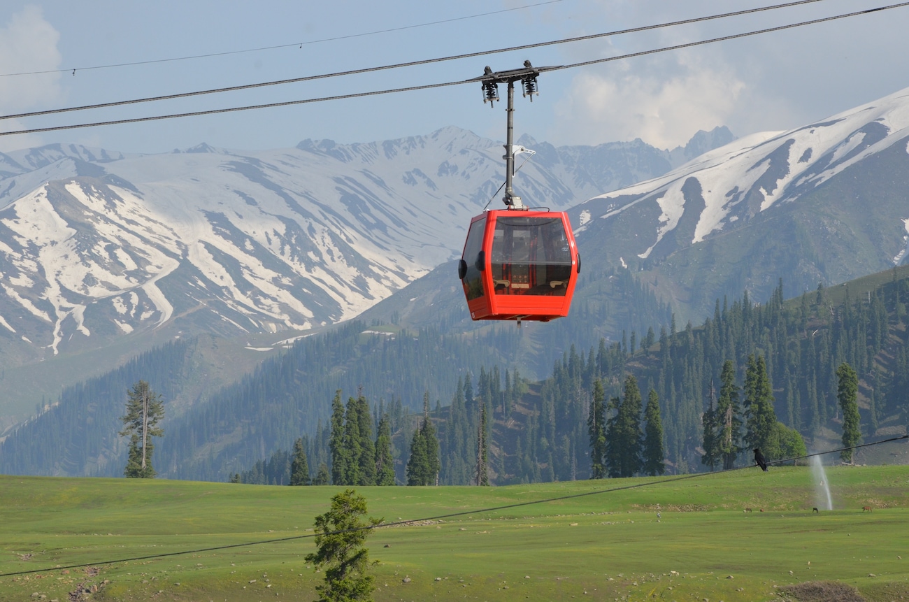 Gulmarg Sightseeing: Visit The Winter Wonderland of India