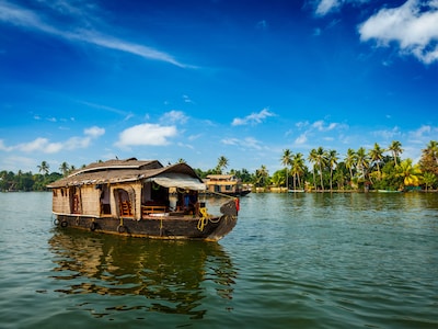 Kerala: A Paradise for beaches, backwaters & islands!