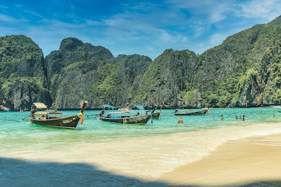 Krabi Island Trip: Beaches, Caves, and Emerald Delights