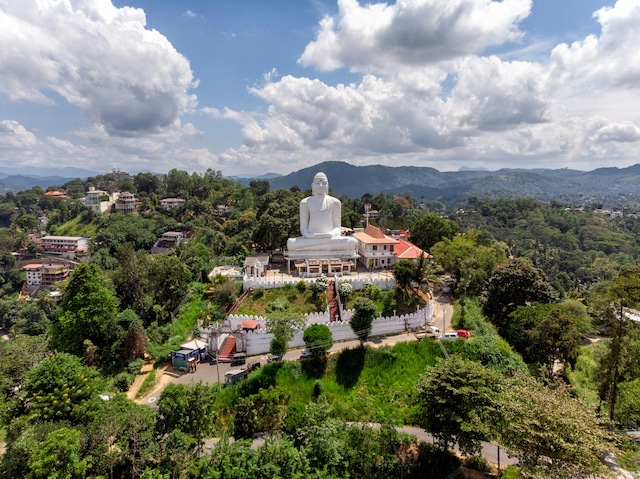 12 Best Tourist Attractions in Kandy, Sri Lanka | Veena World