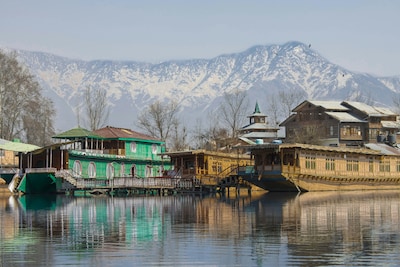 A Culinary Tour to The Best Restaurants in Srinagar, Kashmir