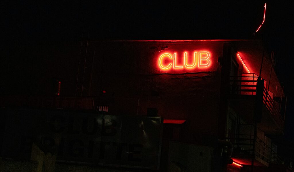 From Sundowners to Sunrisers: Hottest Nightlife Clubs in Mumbai You Can’t Miss