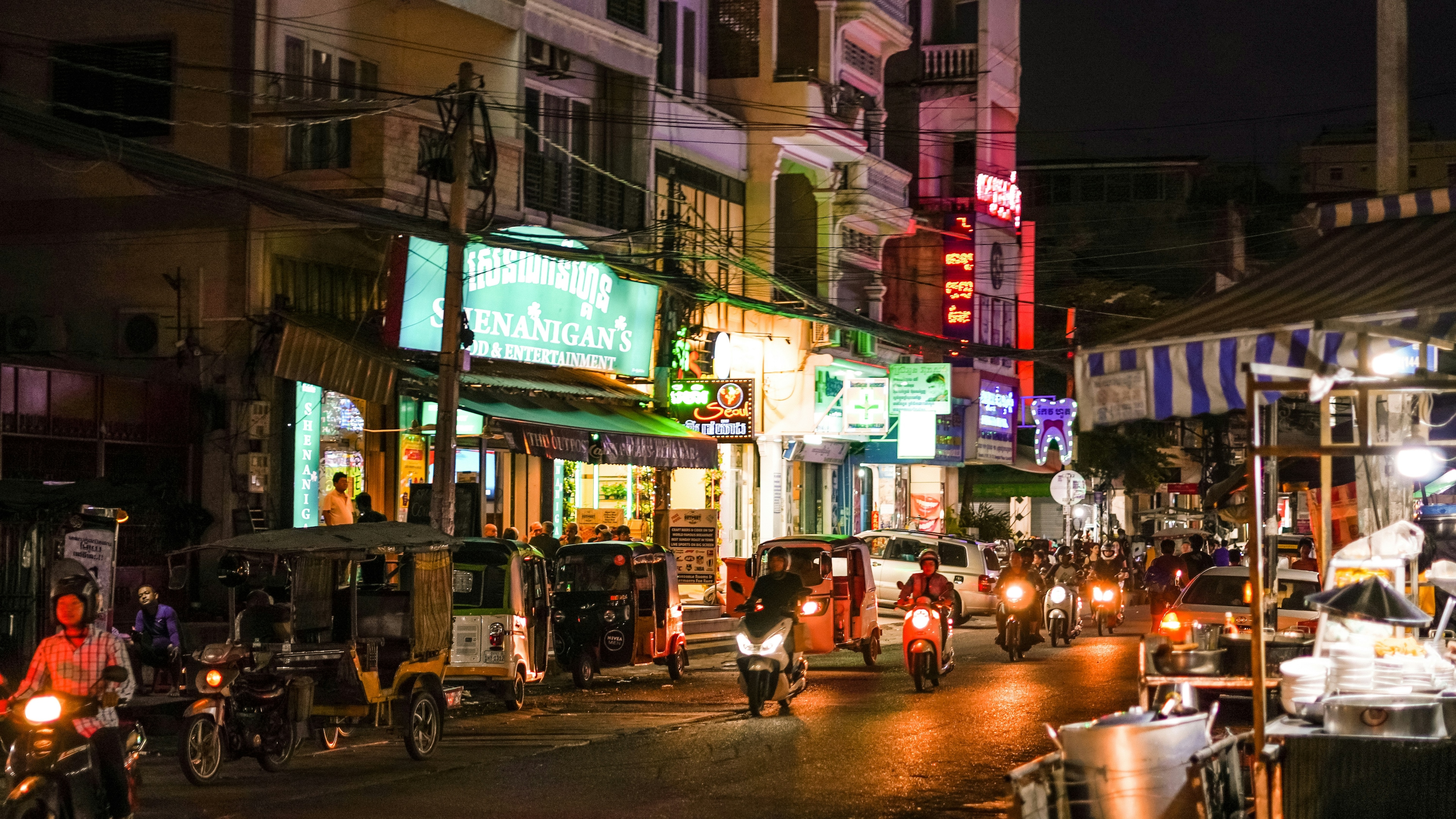 Your Ultimate Guide to Nightlife in Cambodia: Bars, Lounges, Pubs, and More