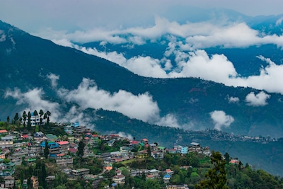 Best Places to Visit in Darjeeling for Holidays