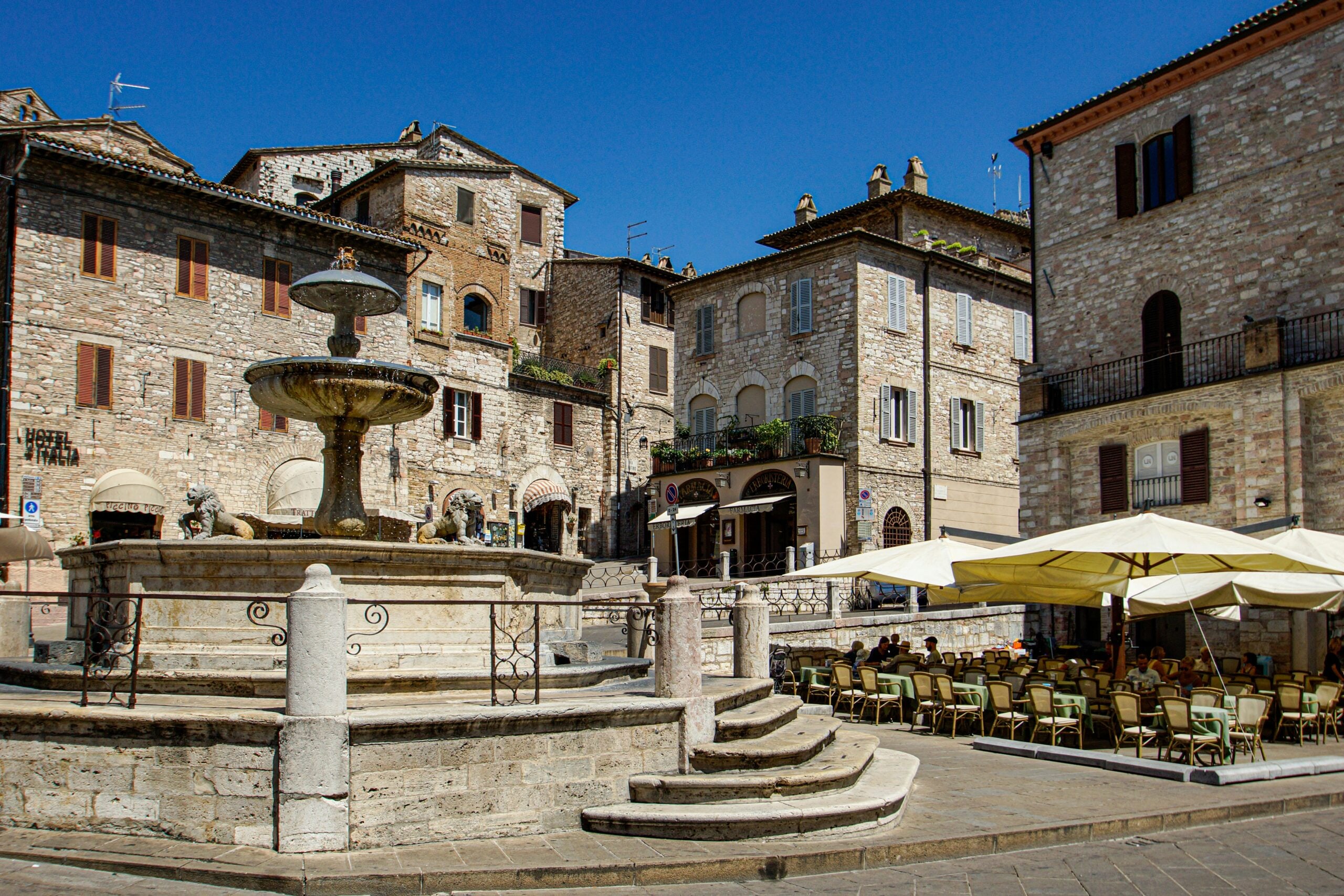 Assisi Piazza Del Comune