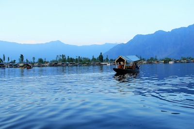 Chasing Seasons in Kashmir: Best Time to Visit Srinagar